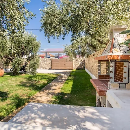 4 Iliopetra * 스칼라소티로스