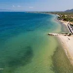 4 Iliopetra 別荘 *