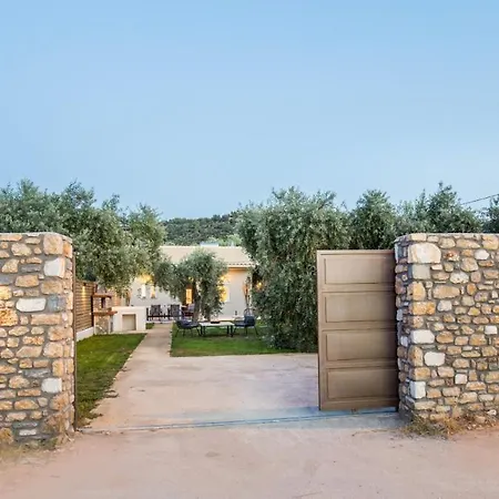 4 Iliopetra Skala Sotiros