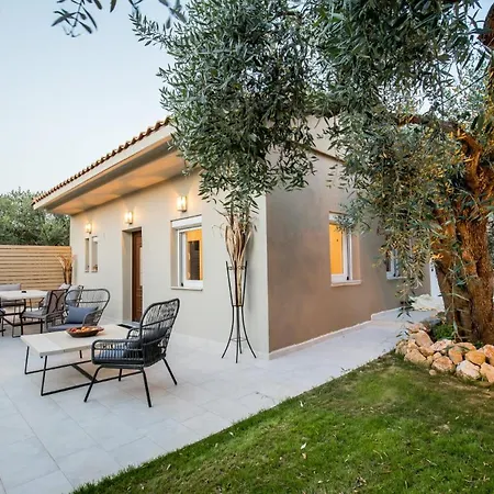 4 Iliopetra * Skala Sotiros