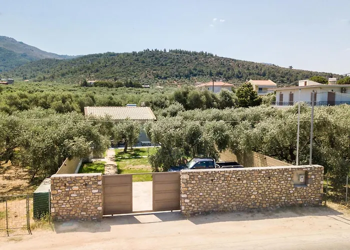 4 Iliopetra * Skala Sotiros