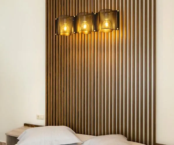 4 Iliopetra Skala Sotiros