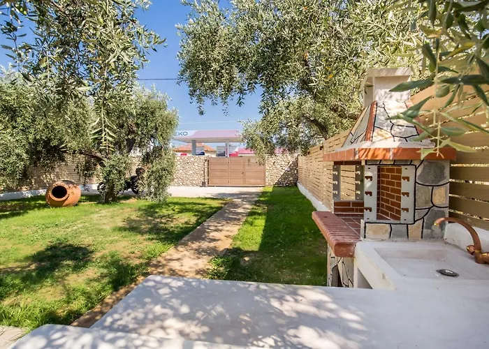 4 Iliopetra * Skala Sotiros