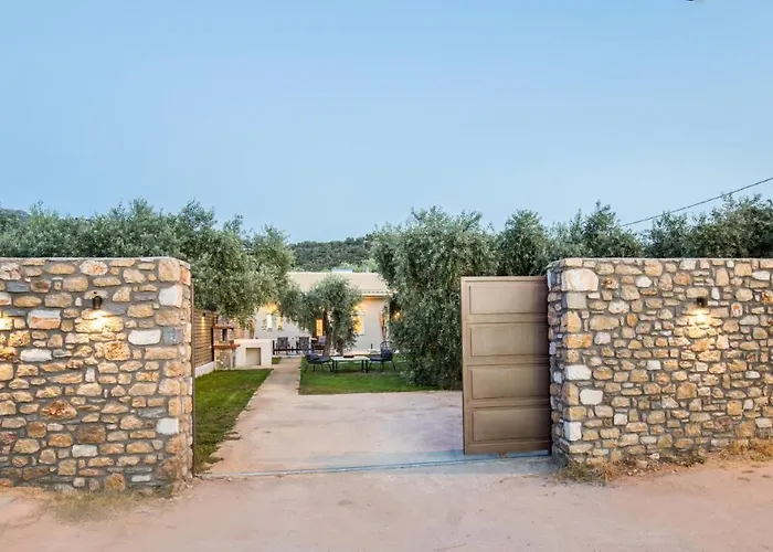 4 Iliopetra Skala Sotiros